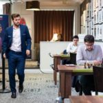 Carlsen og Ding tefla til úrslita kl. 15