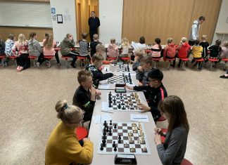 Skákheimsókn í KORPU áður en skellt verður í lás