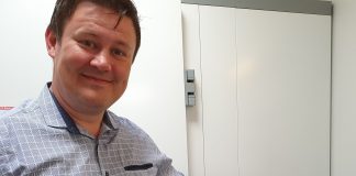 Keppendur þurftu að koma sjálfir með eigin veitingar. Björn Þorfinnsson tók það alla leið og mætti með kaffivél.