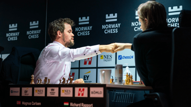 Carlsen vann Rapport