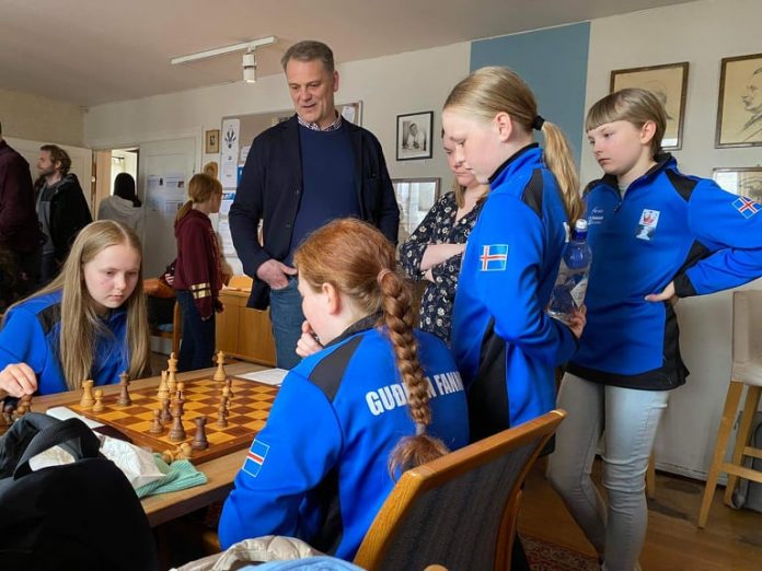 Íslensku stelpurnar þjálfa sig