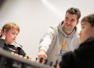 Gleði á Fischer Spassky barnaskákmóti