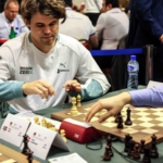 Versta byrjun Carlsen í sögunni! – Erfiður dagur hjá Helga Áss
