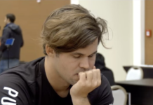Magnus Carlsen efstur ásamt fjórum öðrum á HM í atskák