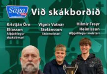 Vignir og Hilmir í spjalli hjá Kristjáni Erni við Skákborðið