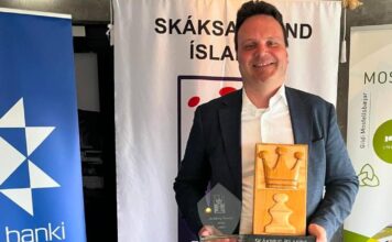 Helgi í banastuði með fullt hús á Benidorm!