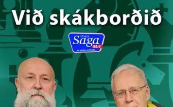 Björgvin og Halldór Grétar ræða skákstyrki, ferðakostnað og forgangsröðun við skákborð Kristjáns Arnar