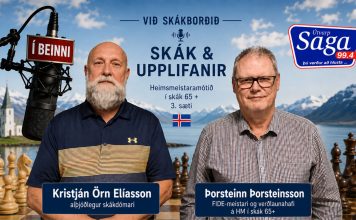 Þorsteinn Þorsteinsson mætti með bronsið við skákborðið